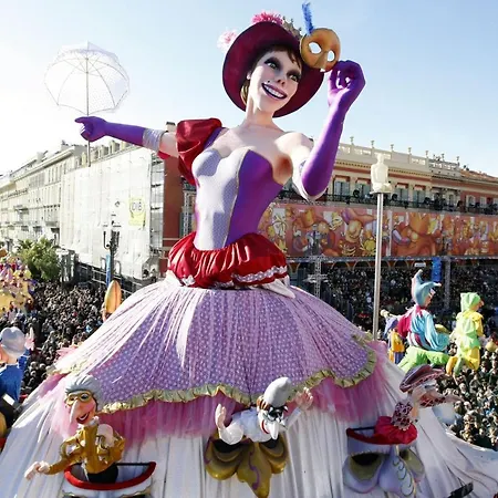 - Azureva * 罗克布吕讷-卡普马丹